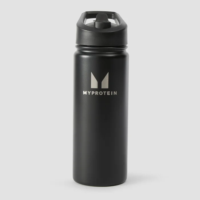 Sticlă din metal reciclat cu pai rabatabil, 500ml Myprotein - Negru